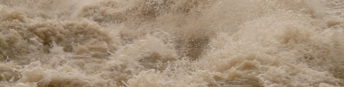 Flood Crisis Deepens Dollar Shortage, Threatens Rupee Stability