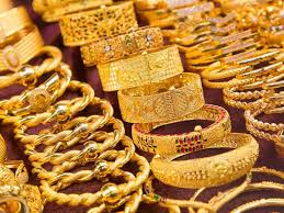 Gold Soars to Rs.303,000 Per Tola Amid Global Economic Uncertainty!